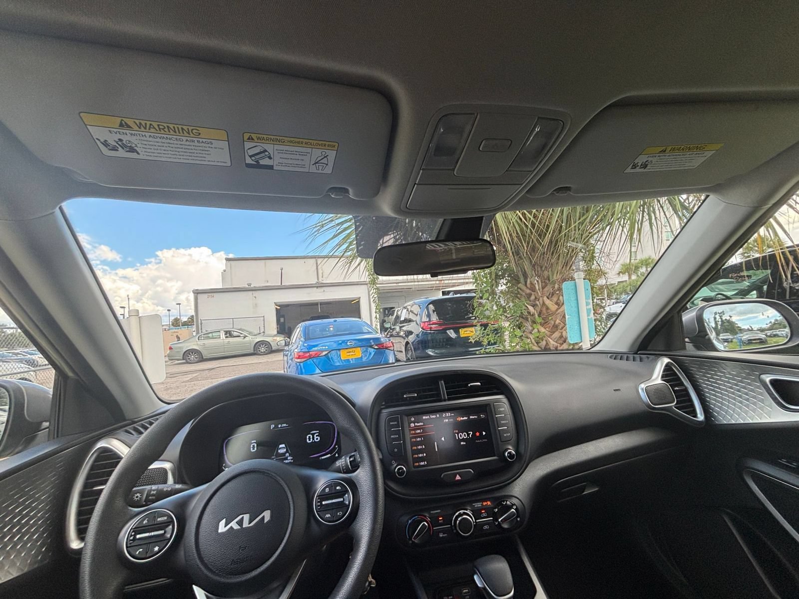 Used 2025 Kia Soul LX w/ LX Technology Package FWD image 32