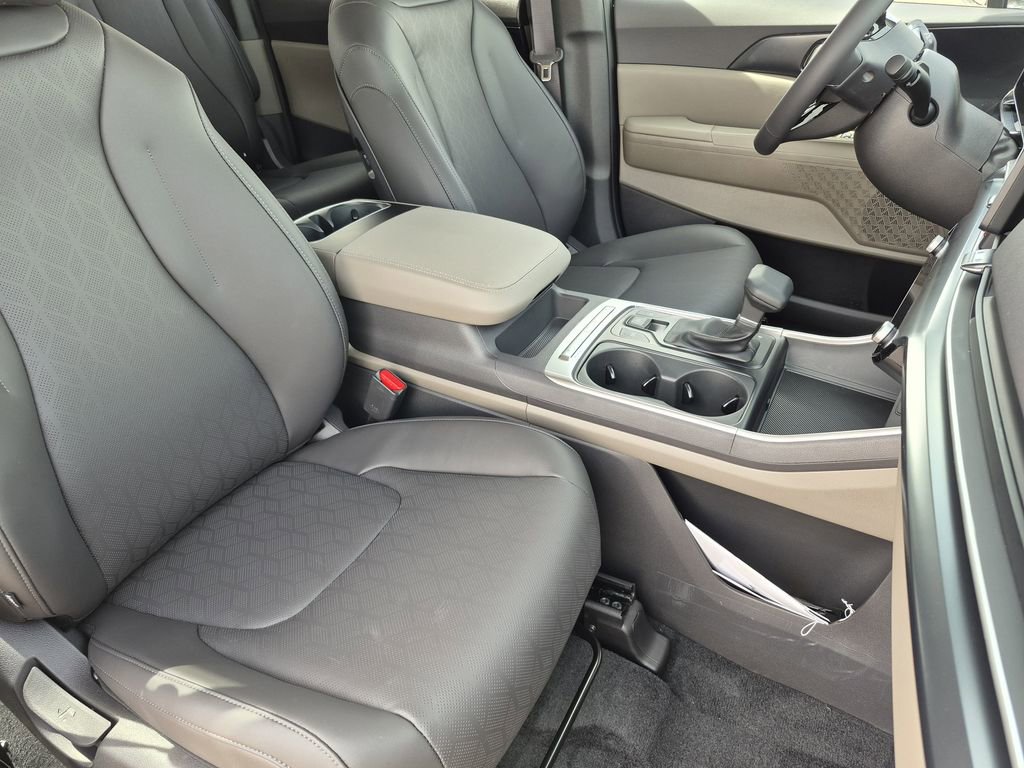 New 2026 Kia Carnival FWD image 15