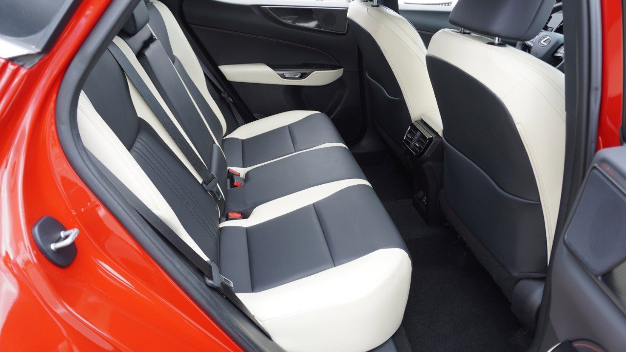 Certified 2023 Lexus NX 250 FWD w/ Towing Package (2000 Lbs) image 31