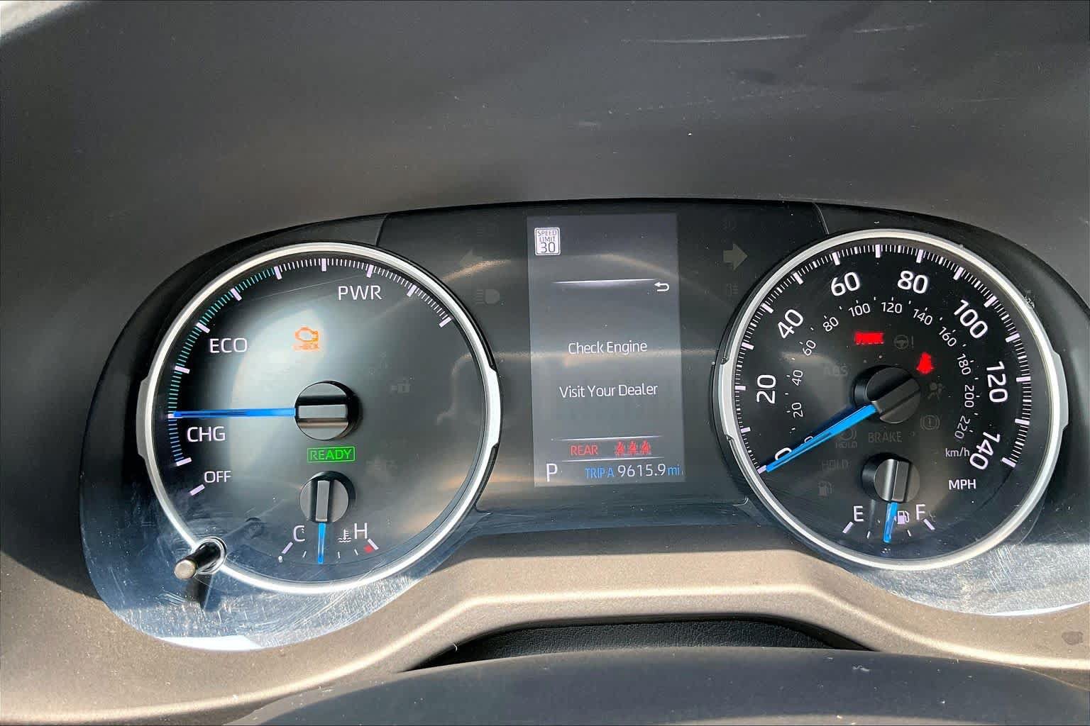 Used 2022 Toyota RAV4 LE AWD/4WD image 25
