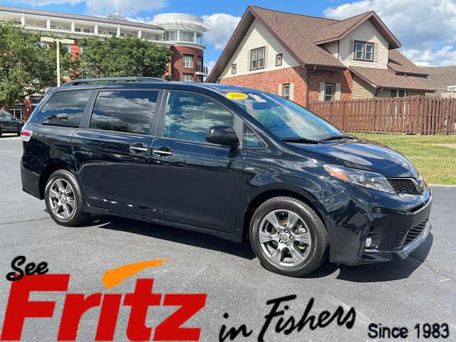 Used 2020 Toyota Sienna SE image 1