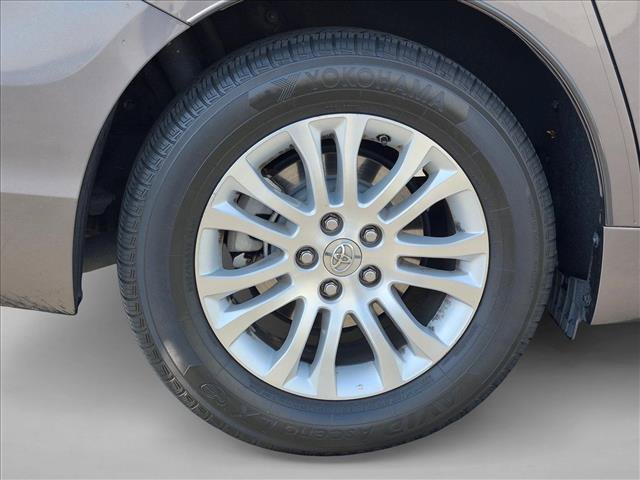Used 2014 Toyota Sienna XLE FWD image 9