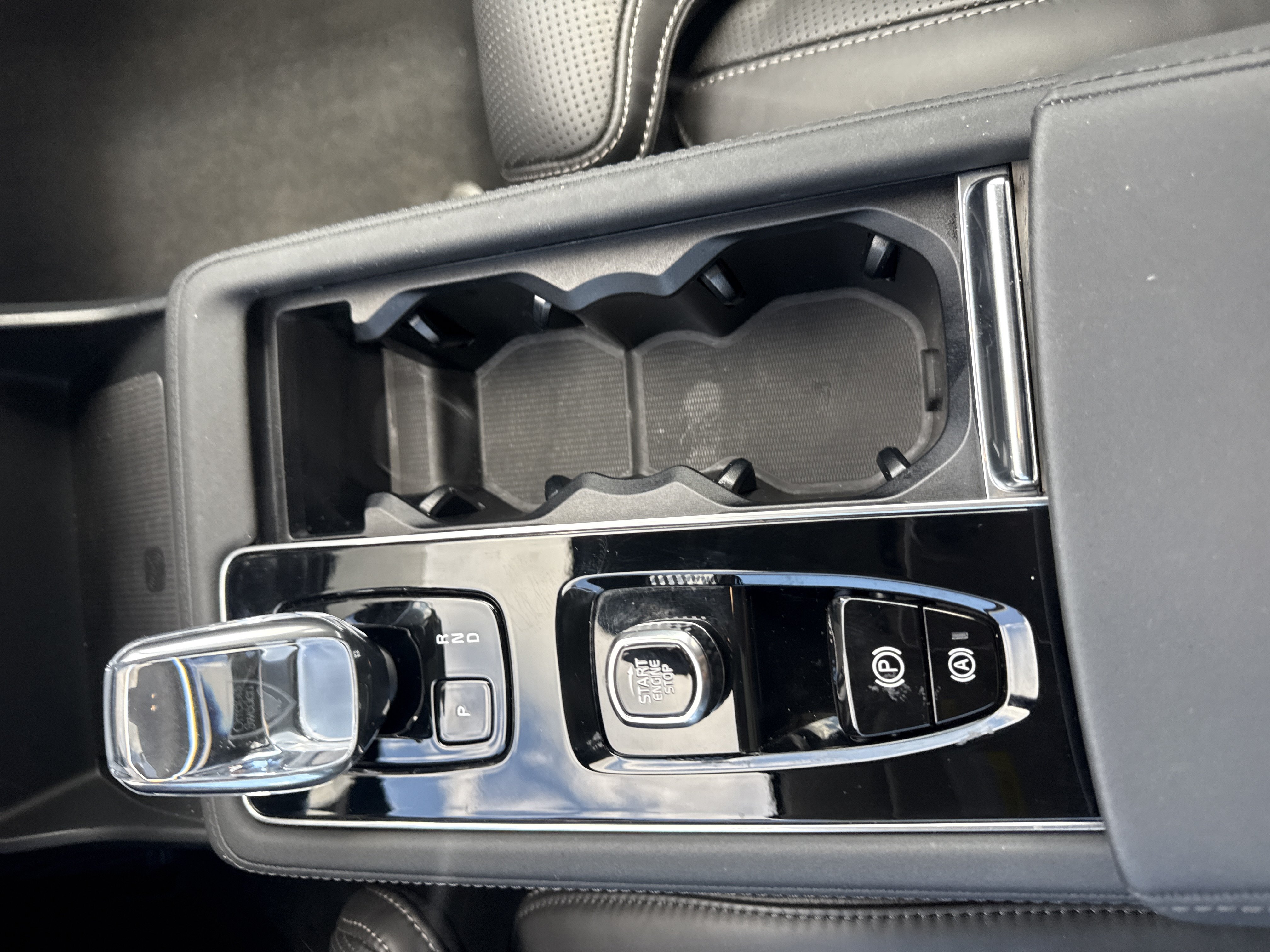 Certified 2025 Volvo XC90 B5 Ultra AWD/4WD image 8