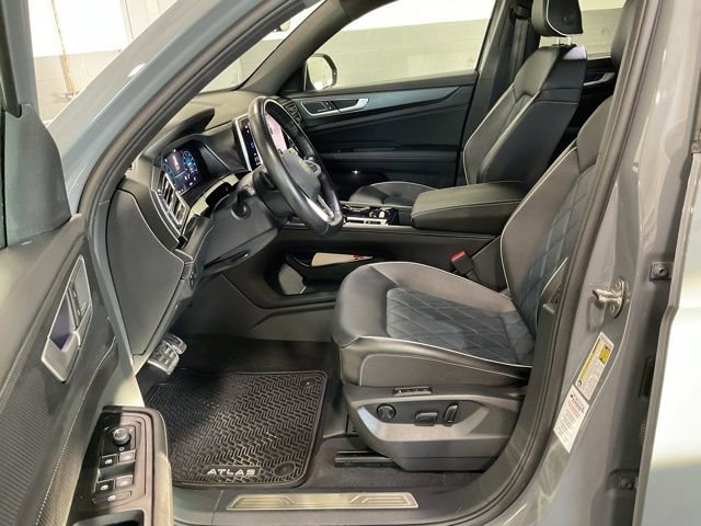 Used 2024 Volkswagen Atlas Cross Sport SEL Premium R-Line image 10