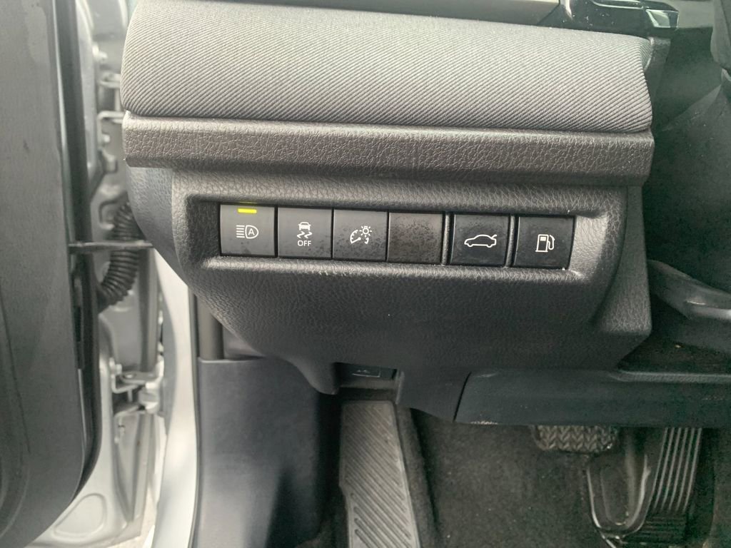 Used 2025 Toyota Camry LE image 31