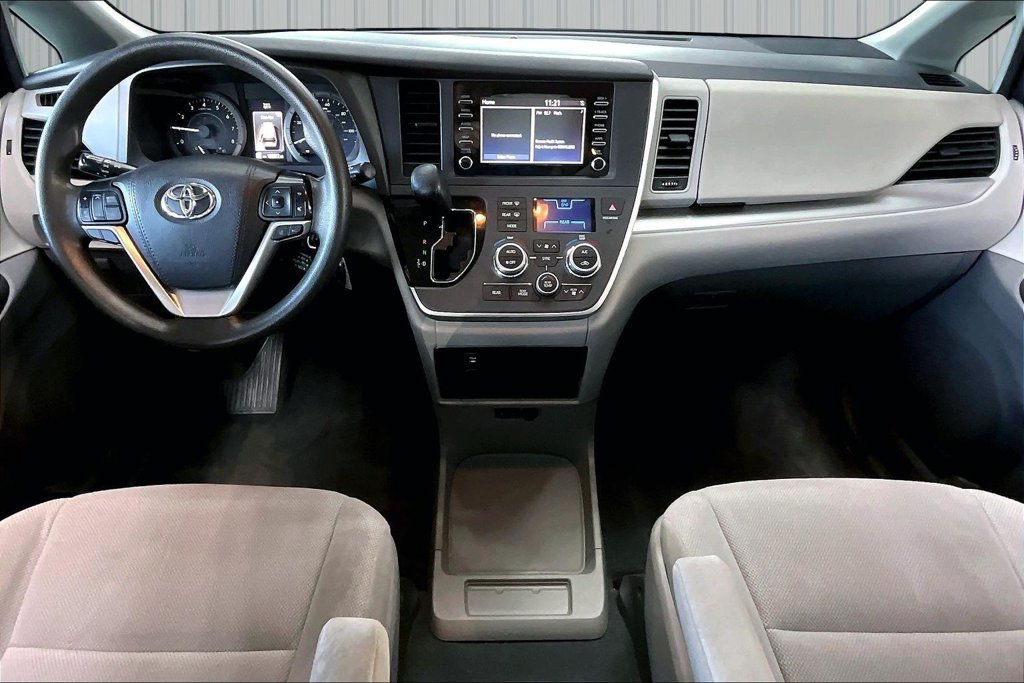 Used 2020 Toyota Sienna L FWD image 7