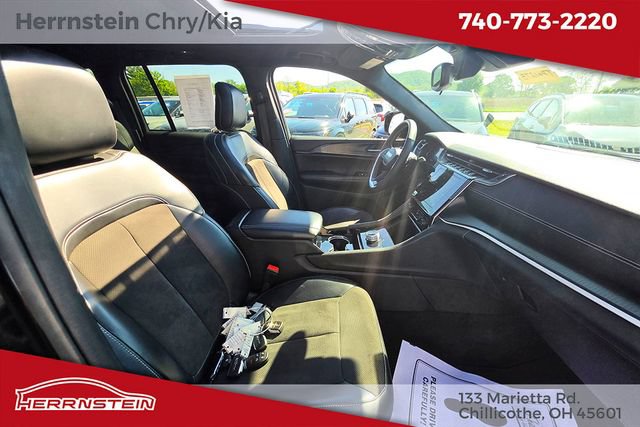 Used 2023 Jeep Grand Cherokee Altitude AWD/4WD image 27