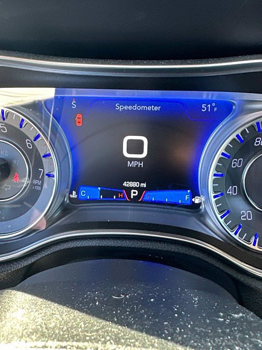 Used 2020 Chrysler 300 Touring L w/ Value Package RWD image 3