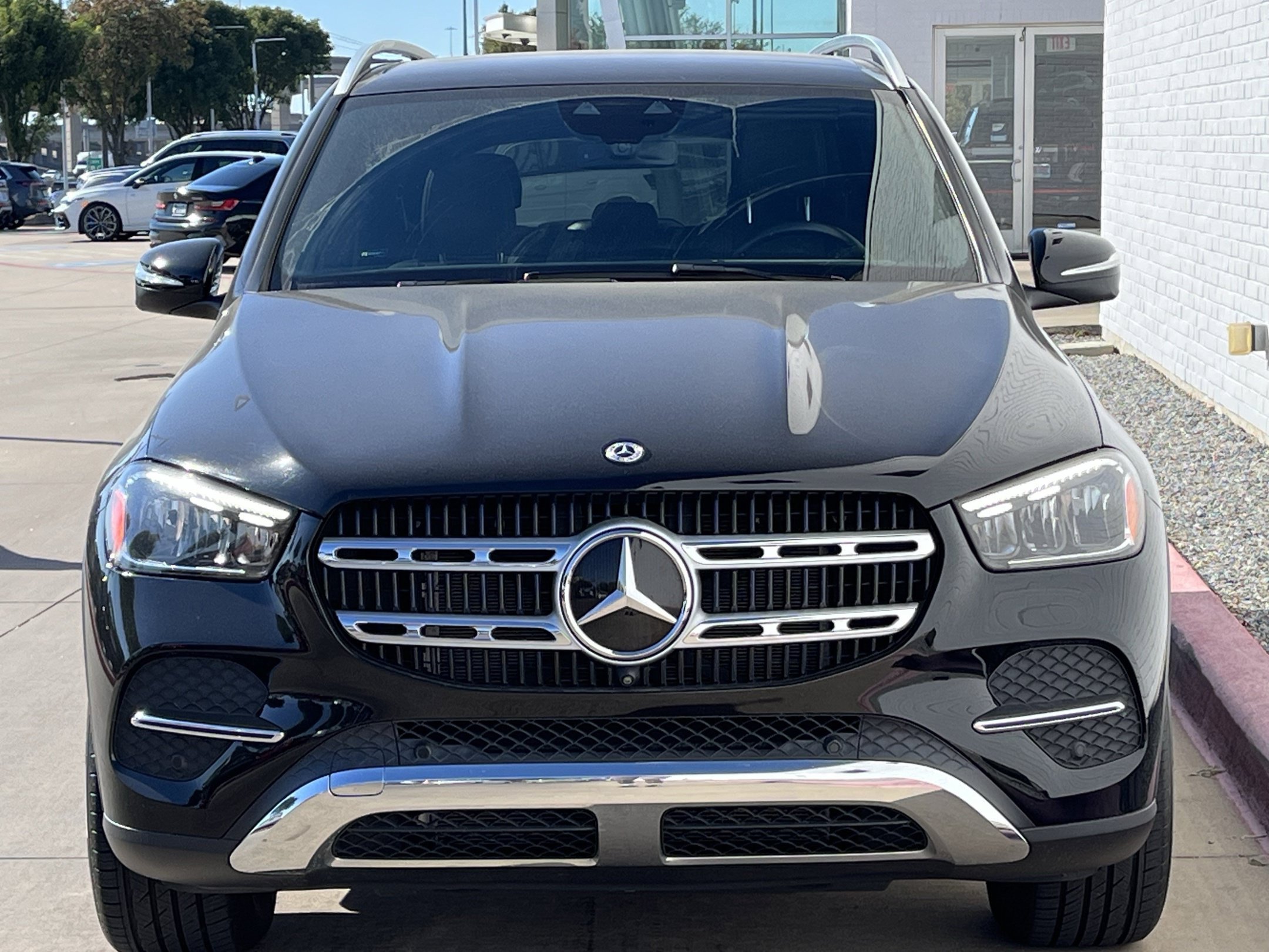 Used 2025 Mercedes-Benz GLE 350 4MATIC w/ Driver Assistance Package image 8