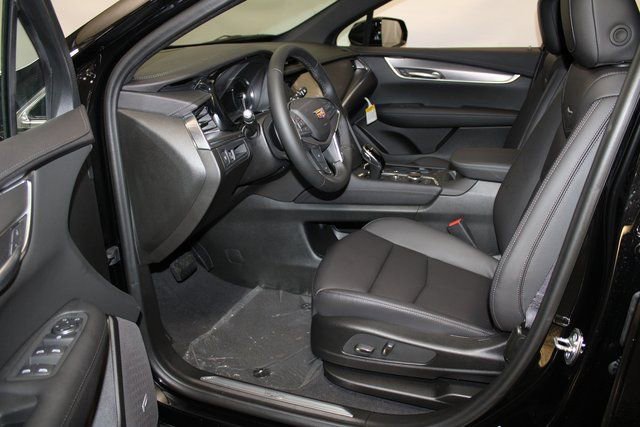 New 2026 Cadillac XT5 Luxury image 4