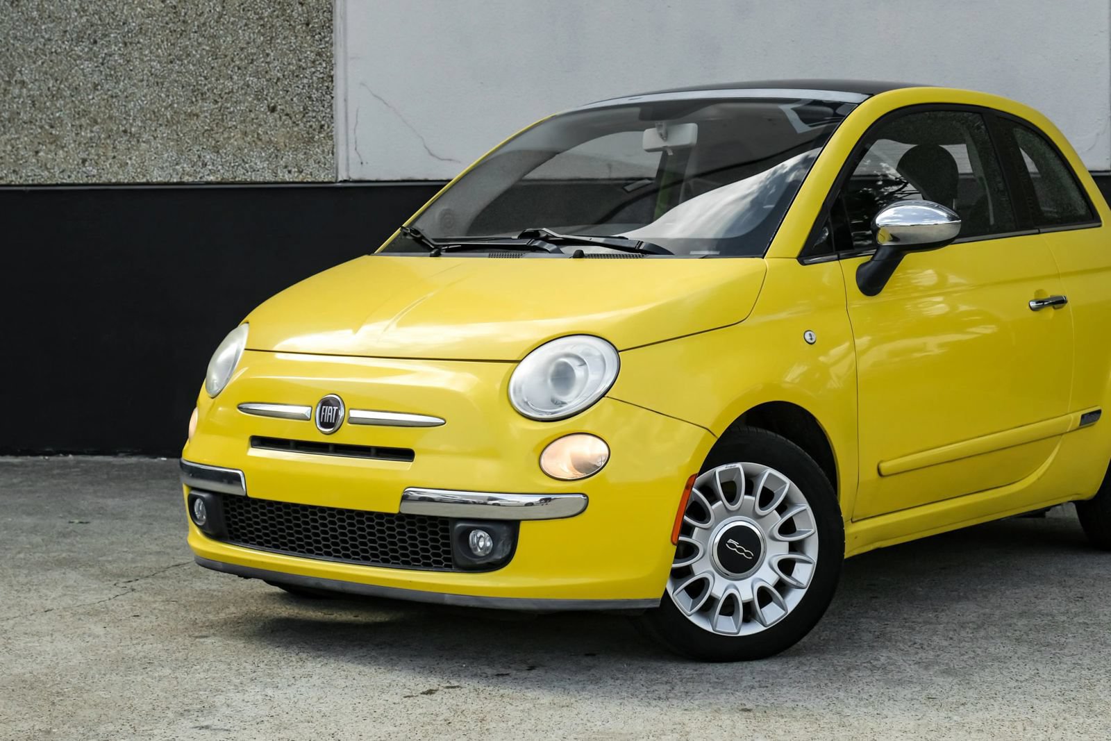 Used 2012 FIAT 500 Lounge FWD image 4