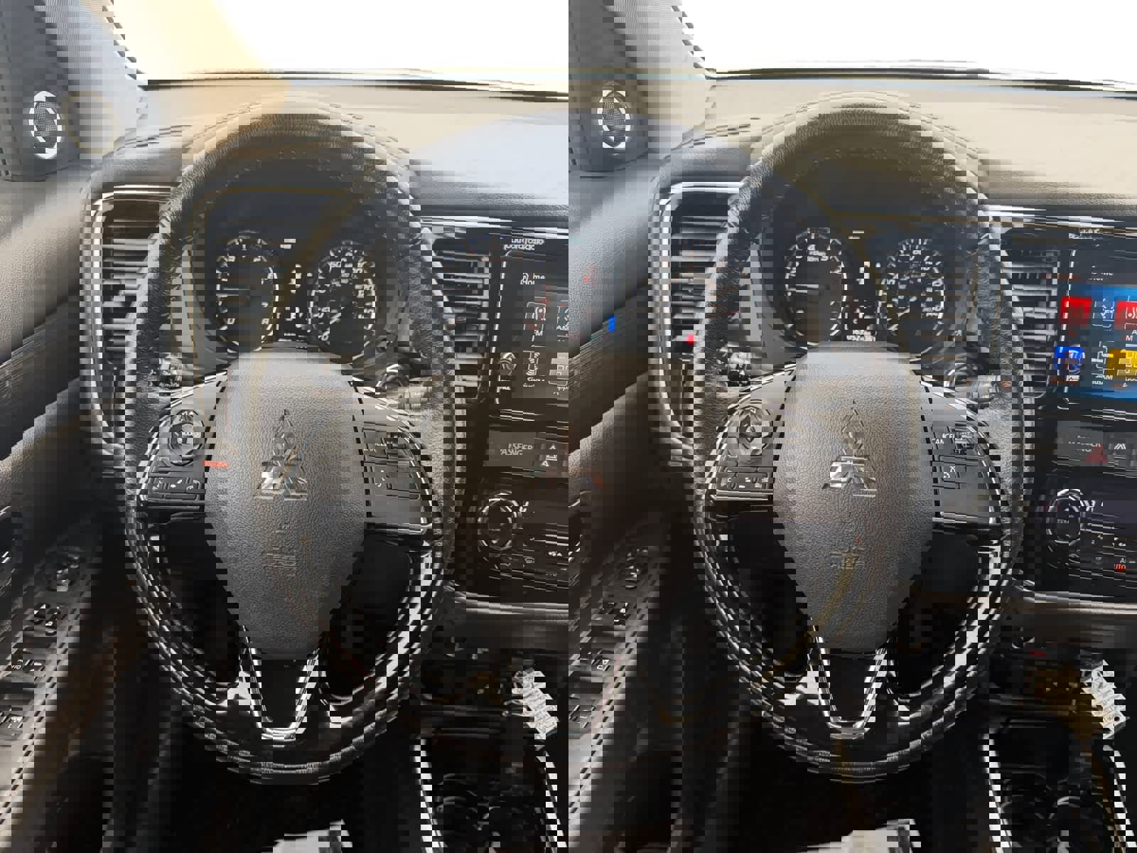 Used 2018 Mitsubishi Outlander SEL image 13