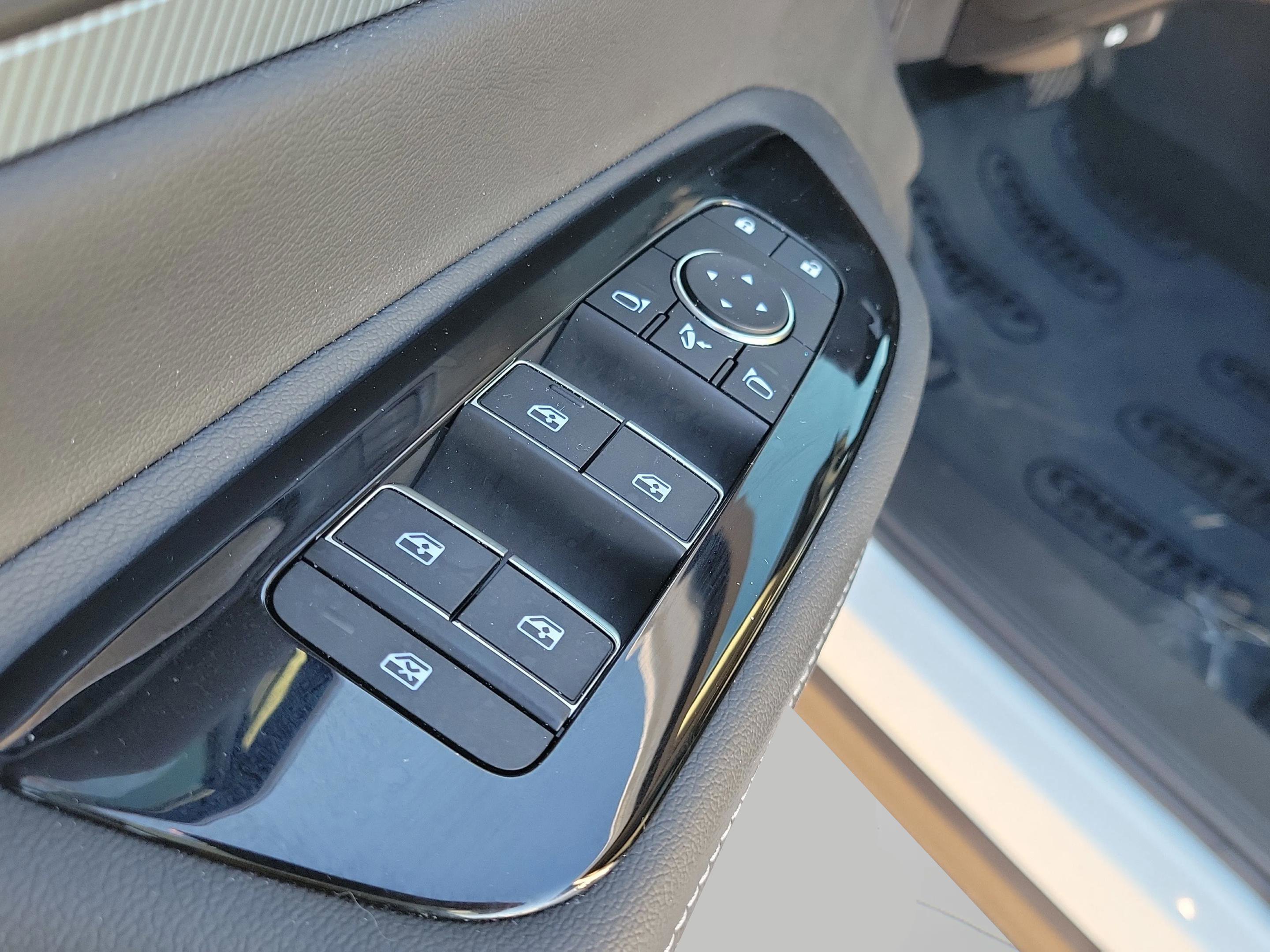 Certified 2025 Nissan Murano Platinum w/ Cargo Package image 38