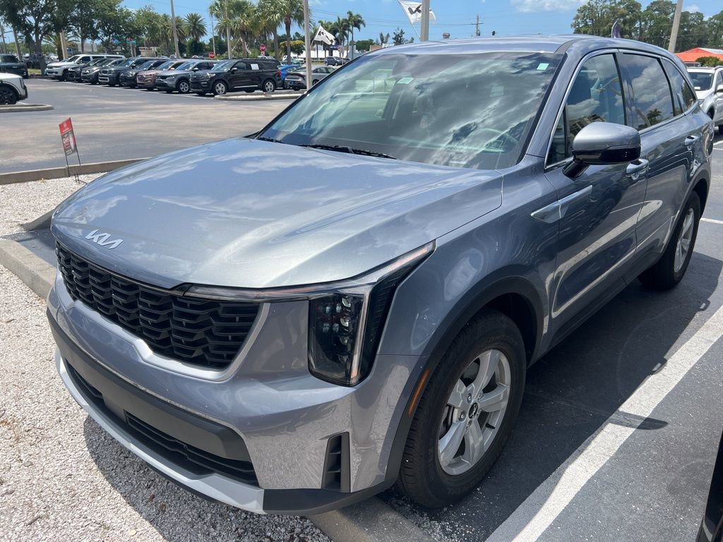 Certified 2025 Kia Sorento LX FWD image 1