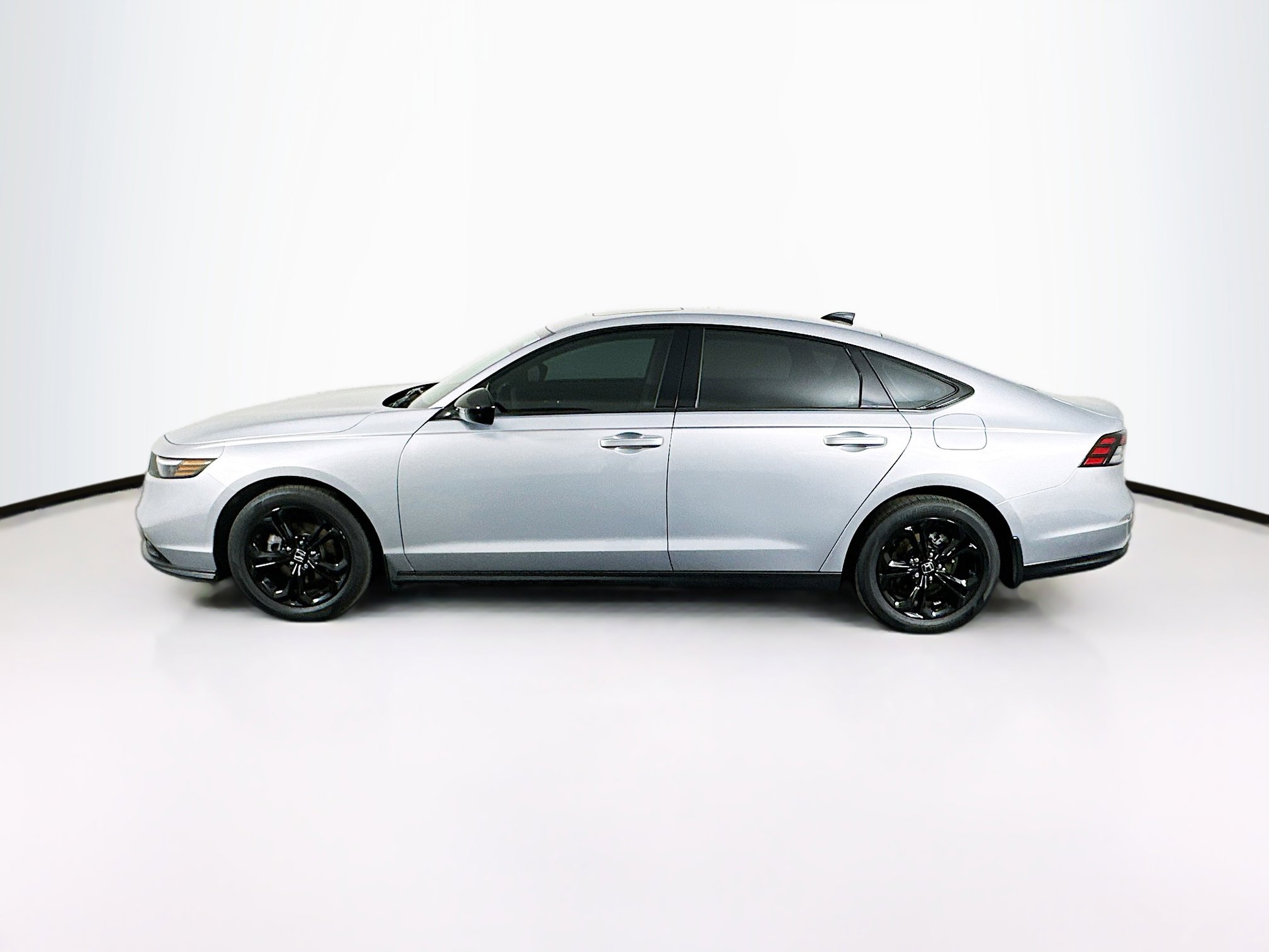 Used 2025 Honda Accord SE image 4