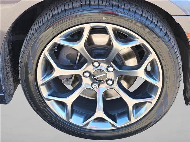 Used 2017 Chrysler 300 S w/ 300S Premium Group RWD image 26