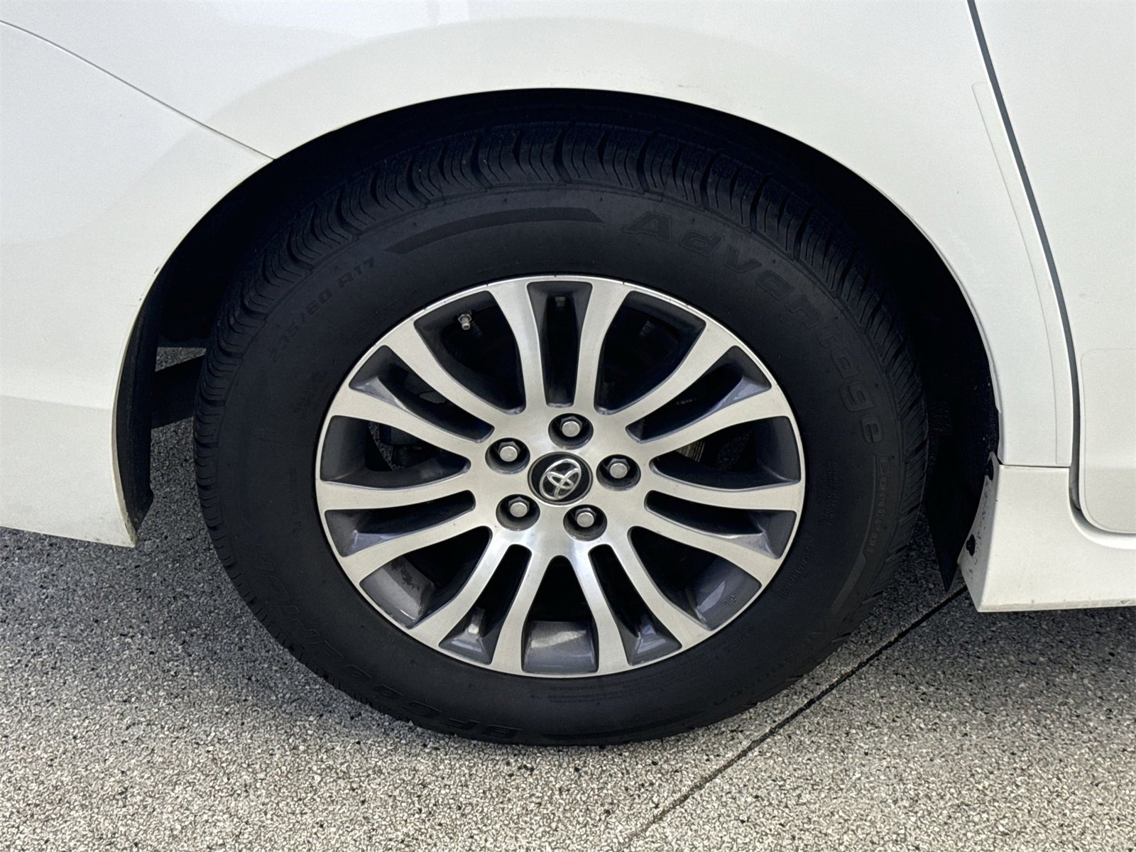 Used 2018 Toyota Sienna XLE w/ XLE Navigation Package image 41