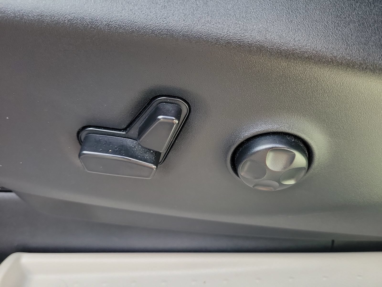 Used 2023 Chrysler Pacifica Touring-L FWD image 18