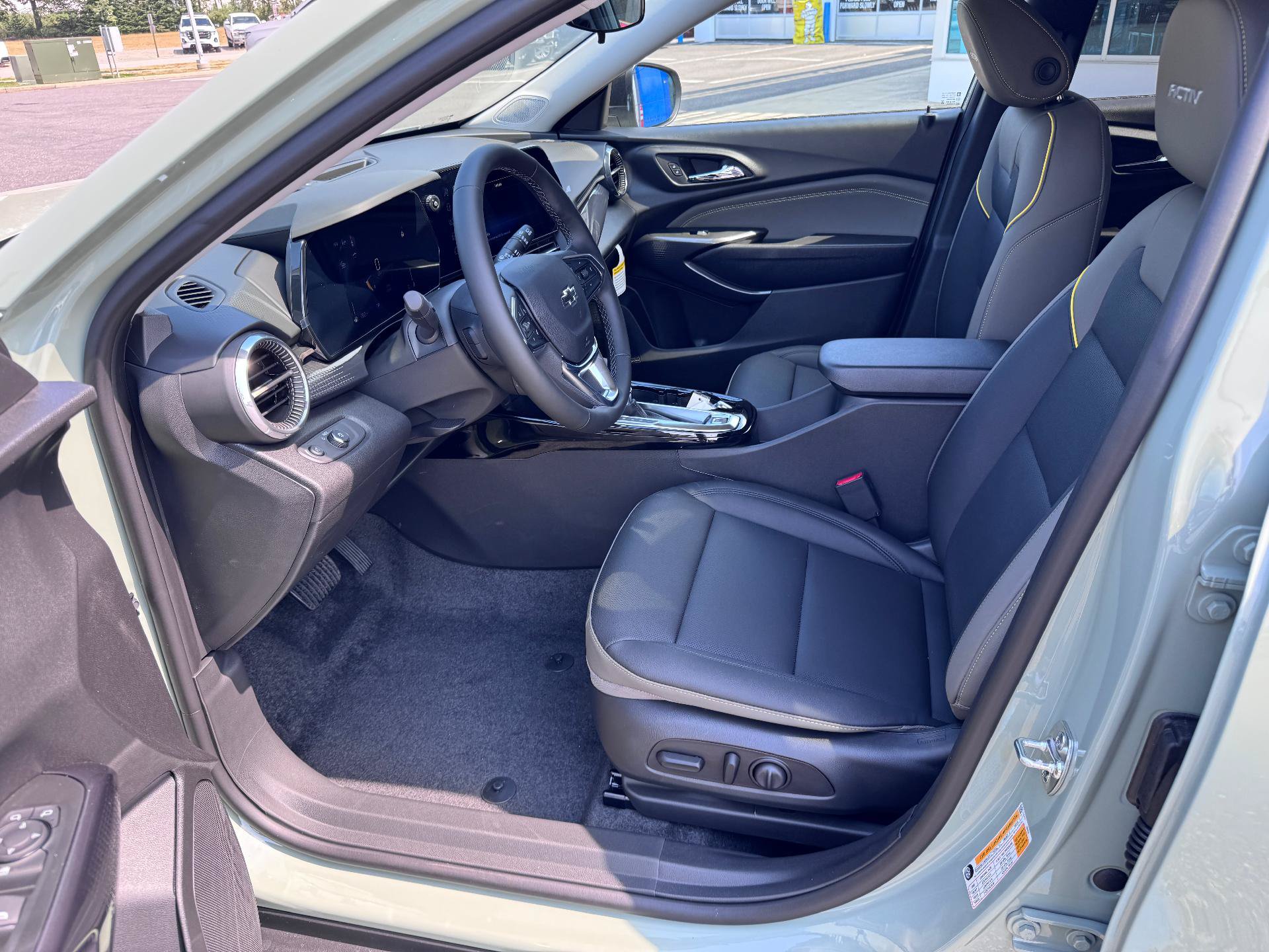 New 2026 Chevrolet Trax ACTIV w/ Driver Confidence Package FWD image 10
