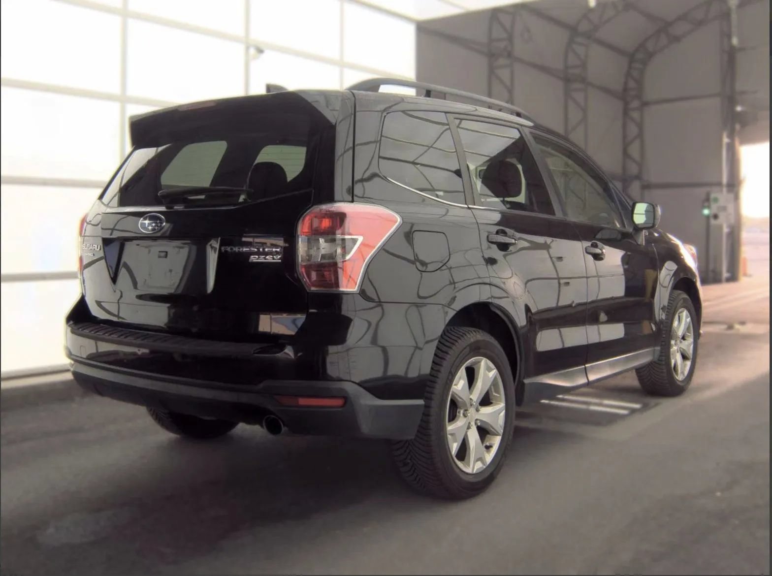 Used 2016 Subaru Forester 2.5i Limited AWD/4WD image 2