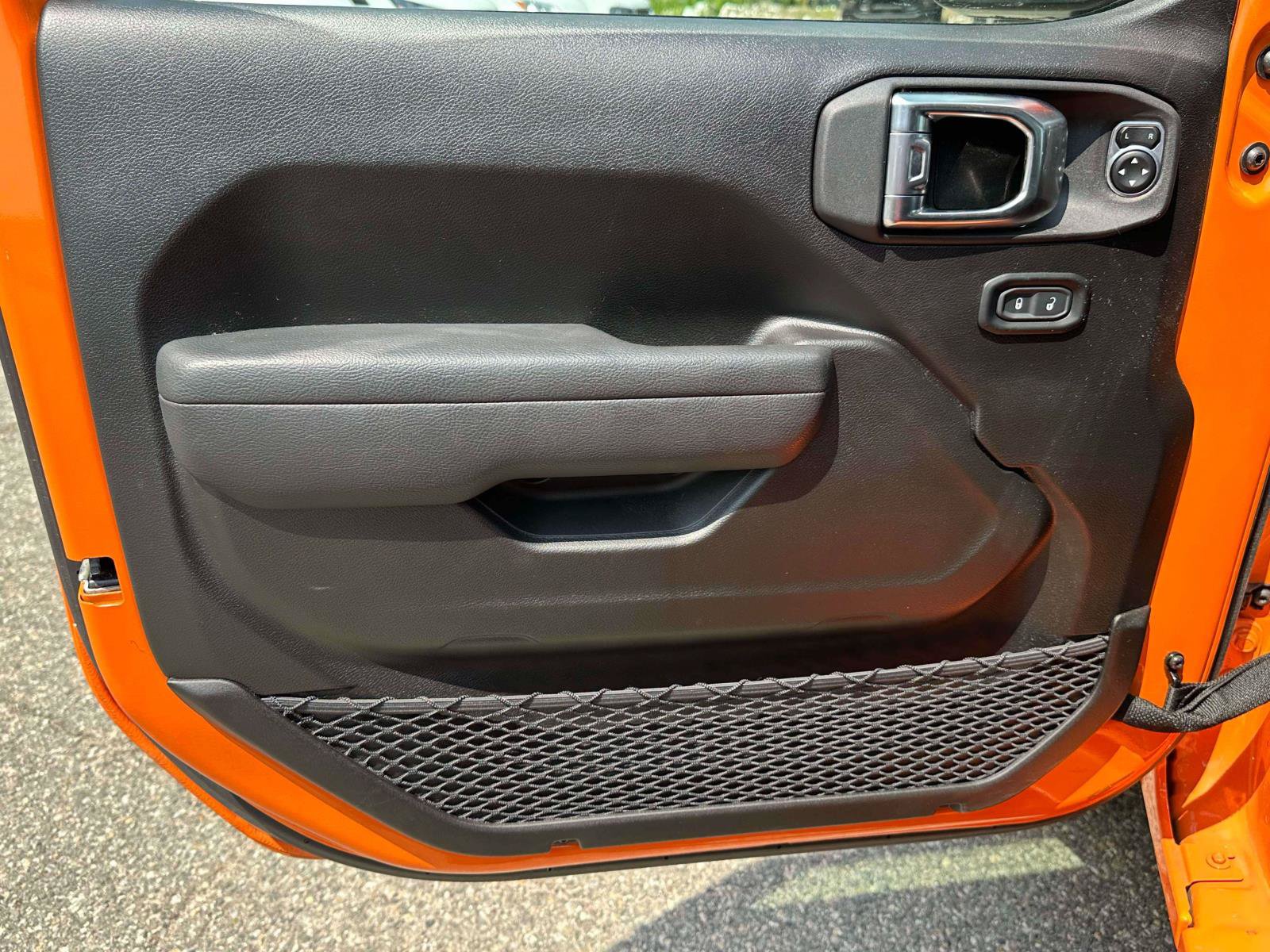 Used 2025 Jeep Wrangler Sport AWD/4WD image 12