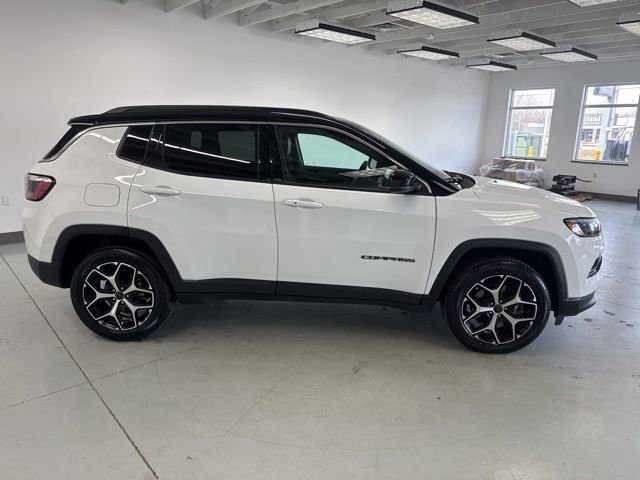 Used 2025 Jeep Compass Limited AWD/4WD image 13