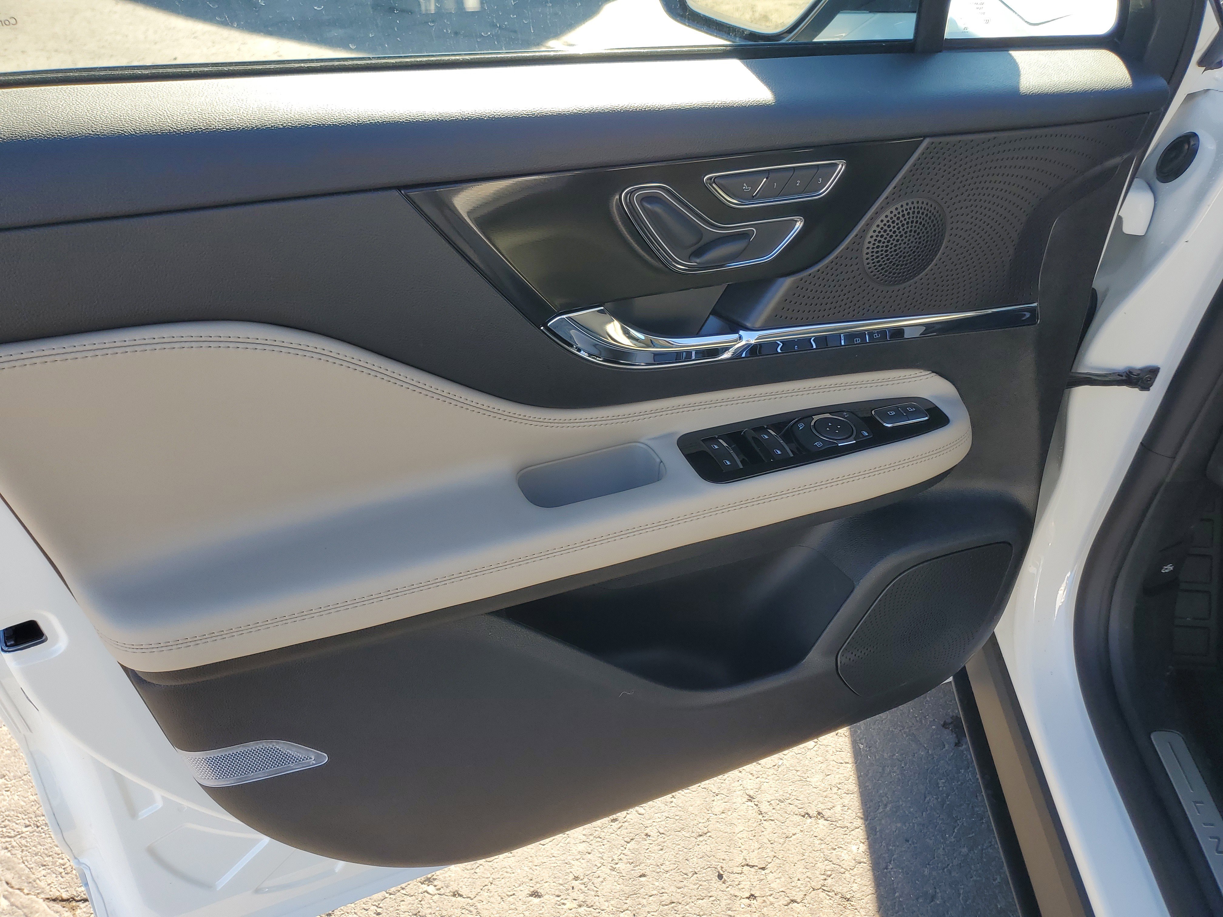 New 2026 Lincoln Corsair Premiere image 8