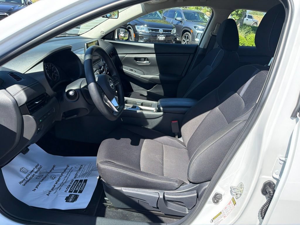 Used 2025 Nissan Sentra SV FWD image 23