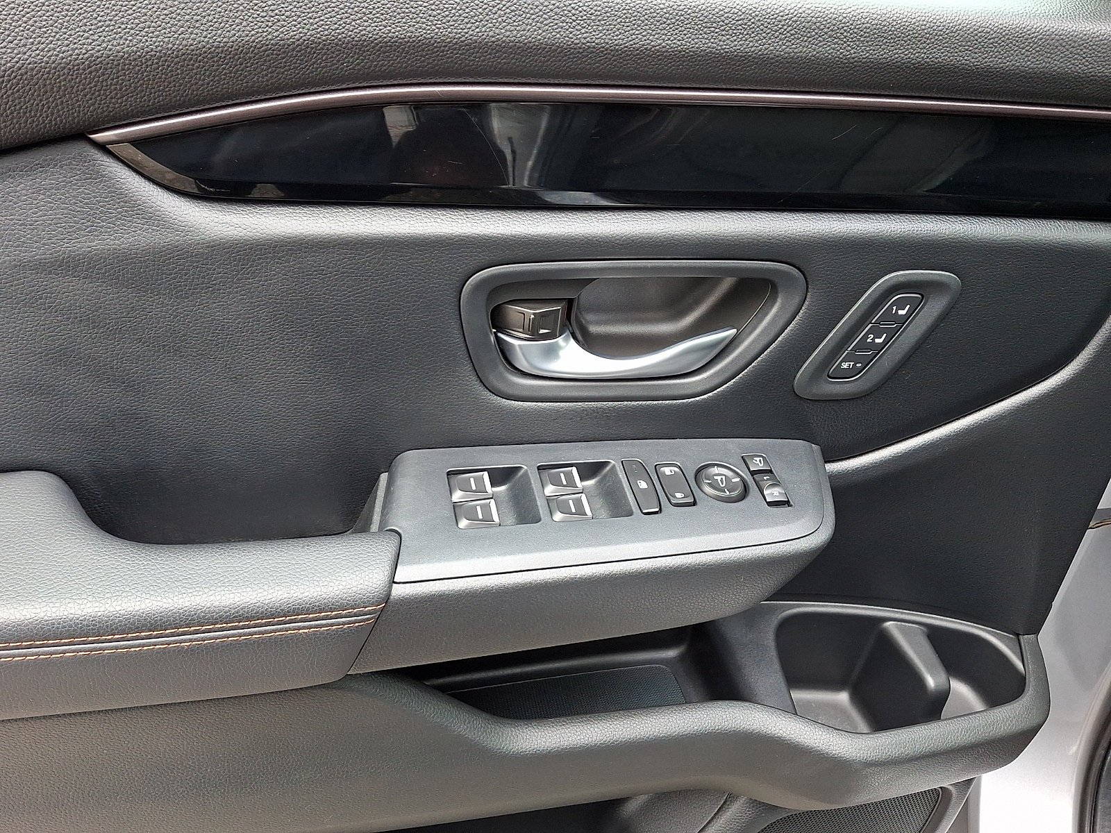Used 2025 Honda Pilot TrailSport image 14