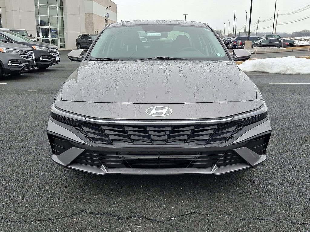 Used 2024 Hyundai Elantra SEL image 2