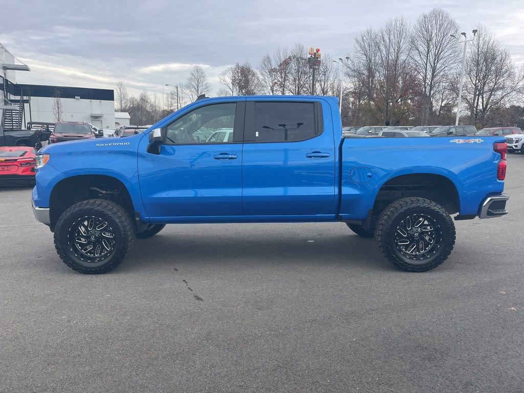 Used 2025 Chevrolet Silverado 1500 LT image 2