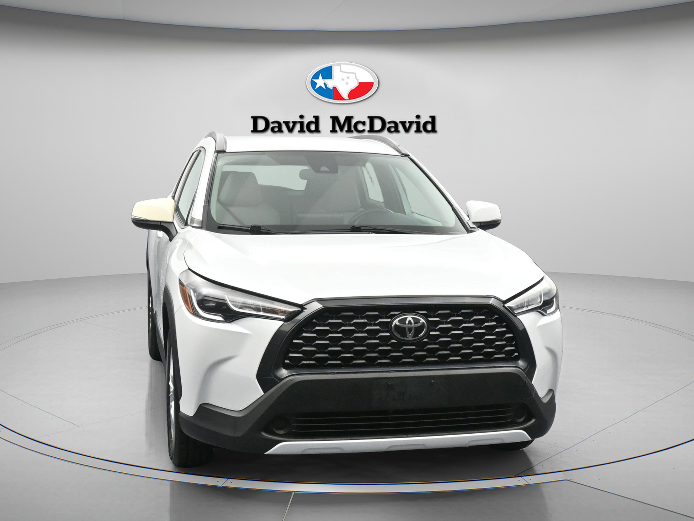 Used 2022 Toyota Corolla Cross LE FWD image 2