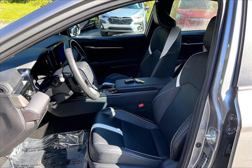 Used 2025 Toyota Camry SE w/ Convenience Package AWD/4WD image 15