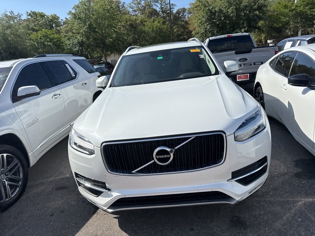 Used 2019 Volvo XC90 T5 Momentum w/ Multimedia Package image 2