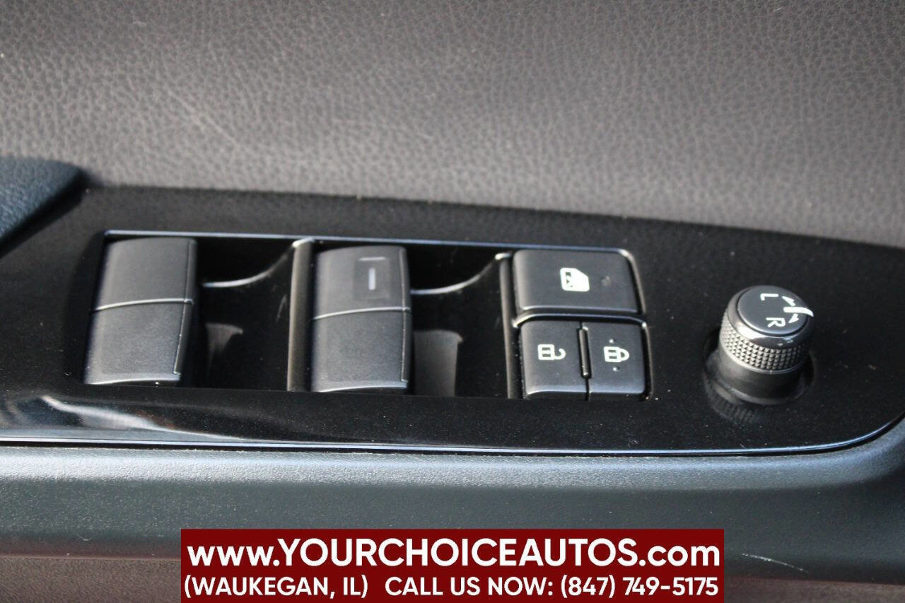 Used 2021 Toyota Prius XLE 4dr Hatchback image 32