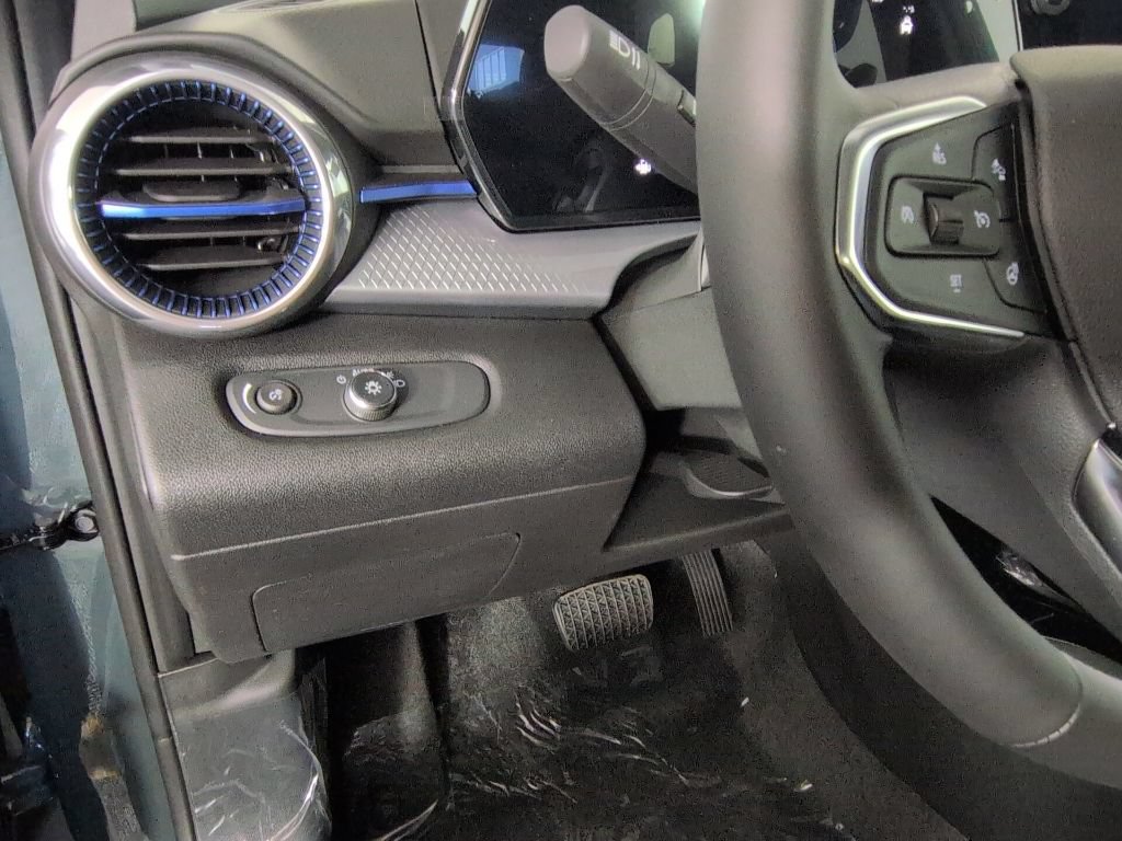 New 2026 Chevrolet Trax LT w/ Driver Confidence Package FWD image 19