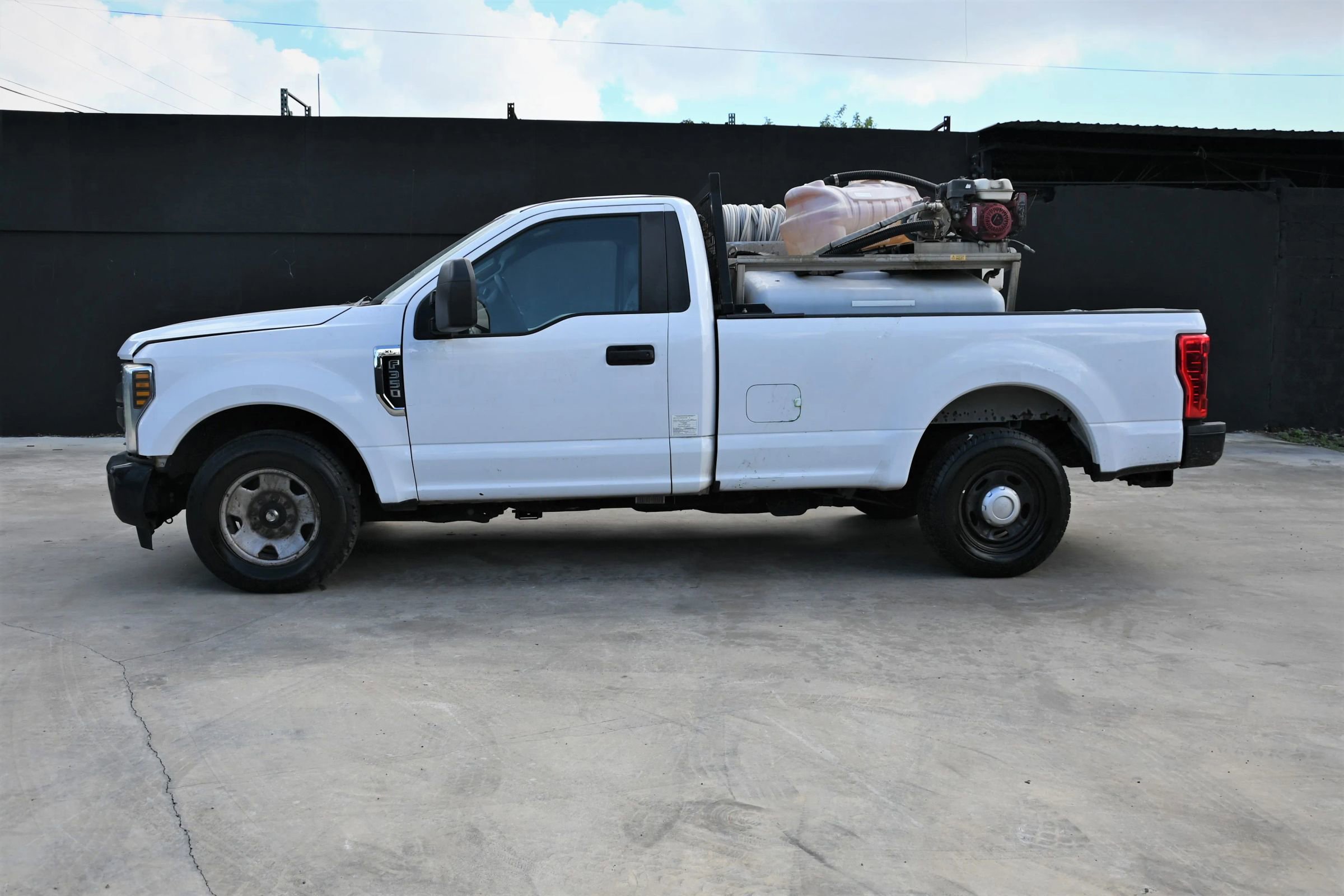 Used 2019 Ford F350 XL w/ Camper Package image 7