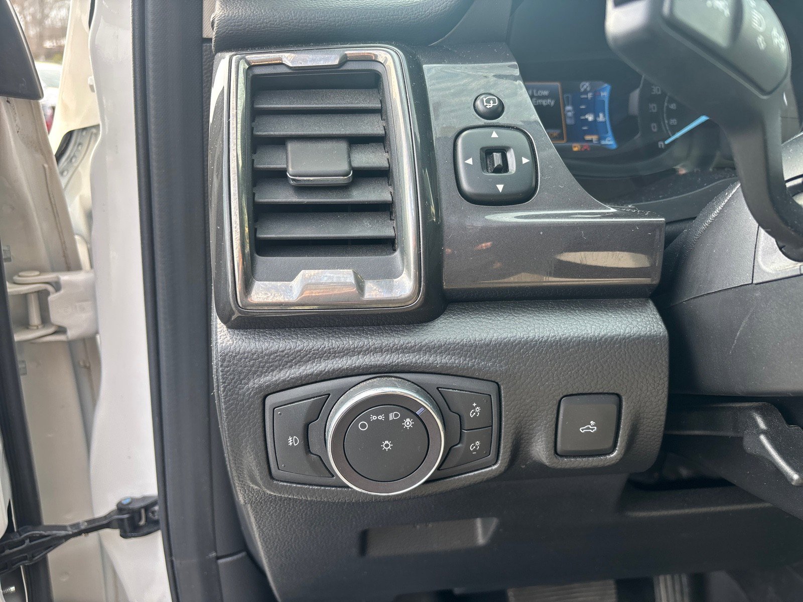 Used 2020 Ford Ranger Lariat w/ Equipment Group 501A Mid image 17