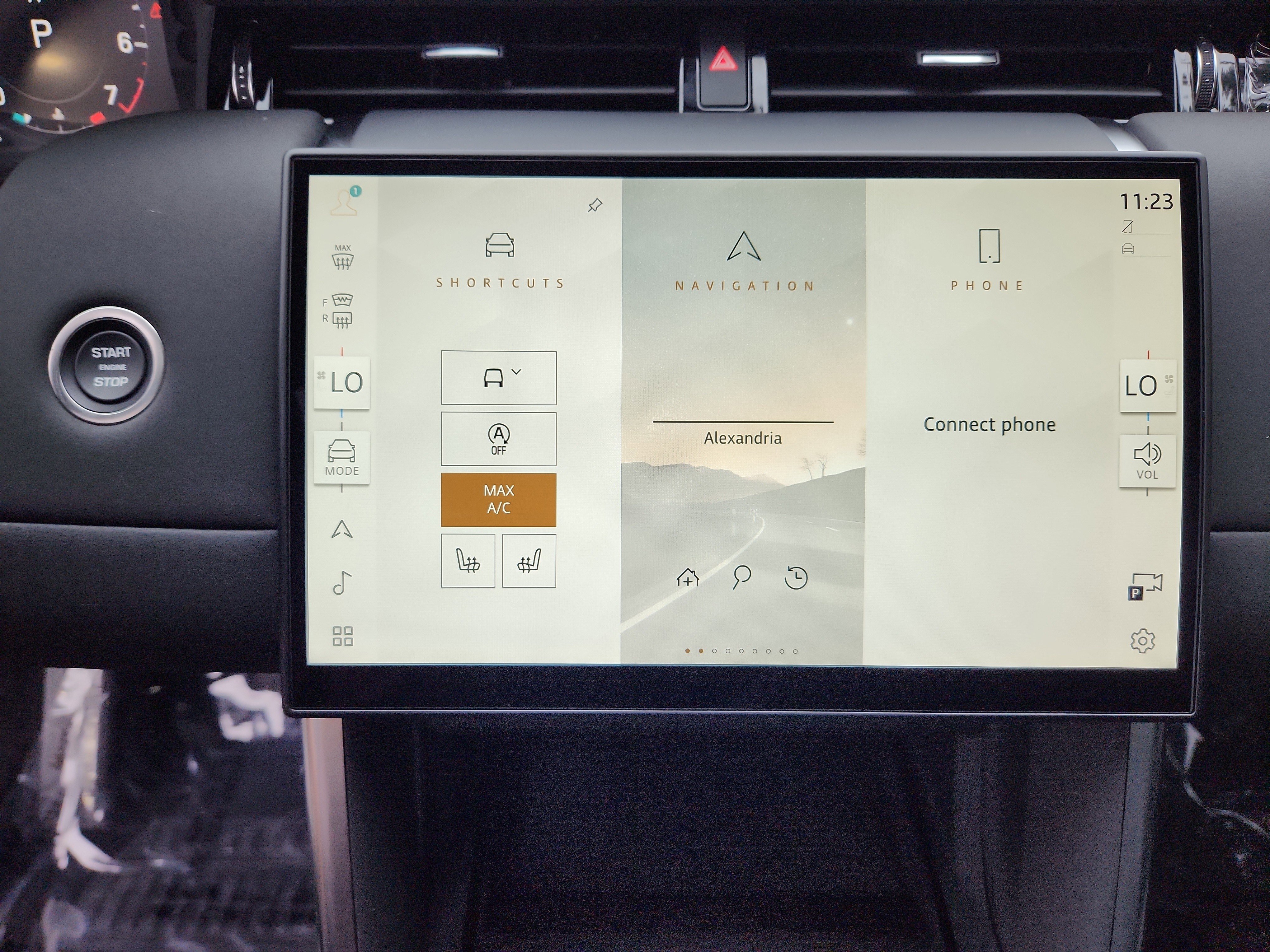 Used 2025 Land Rover Discovery Sport S image 17