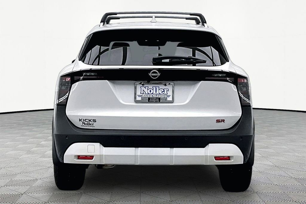 Used 2025 Nissan Kicks SR FWD image 4