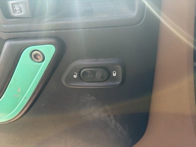 Used 2017 Jeep Wrangler Unlimited Sahara w/ Connectivity Group image 17