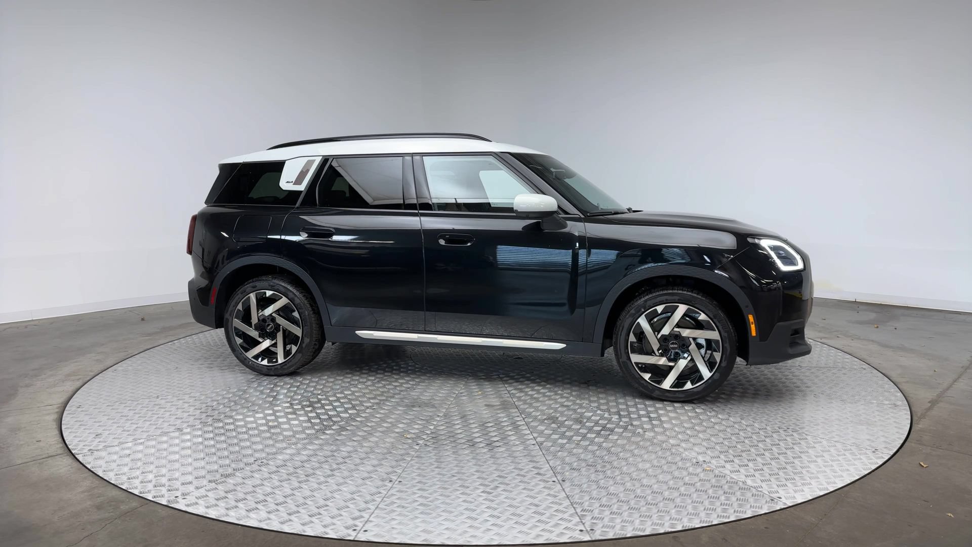 Certified 2026 MINI Cooper Countryman S AWD/4WD image 9