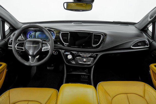 Used 2023 Chrysler Pacifica Pinnacle image 12