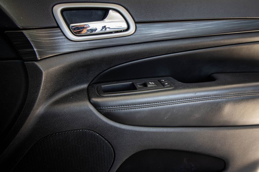 Used 2020 Jeep Grand Cherokee Laredo w/ Security & Convenience Group image 18