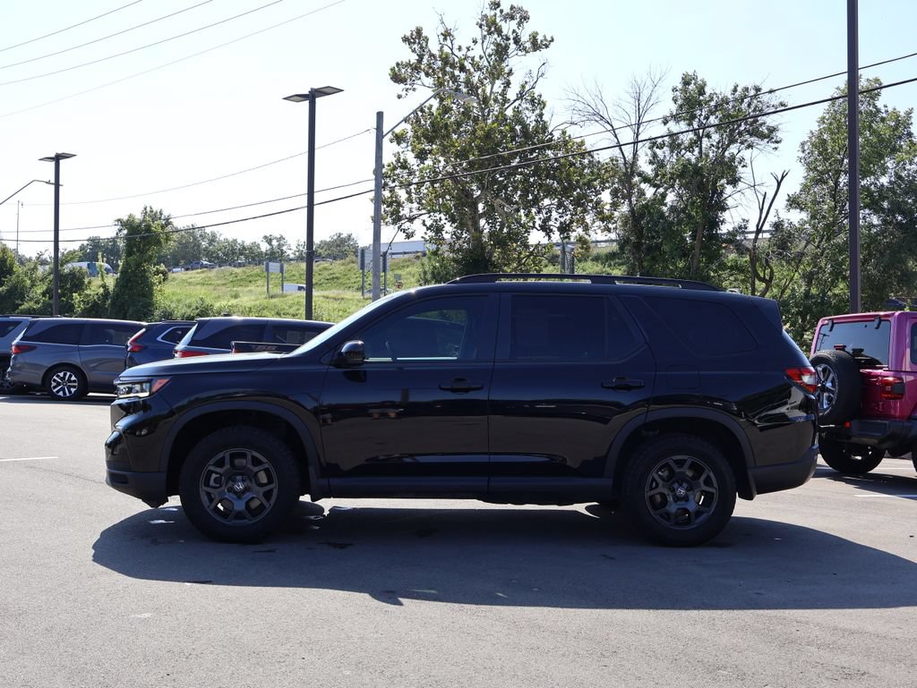 Certified 2025 Honda Pilot TrailSport image 4