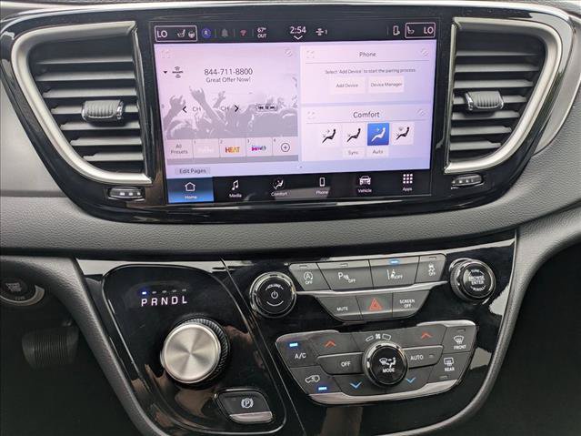 Used 2025 Chrysler Pacifica Select FWD image 13
