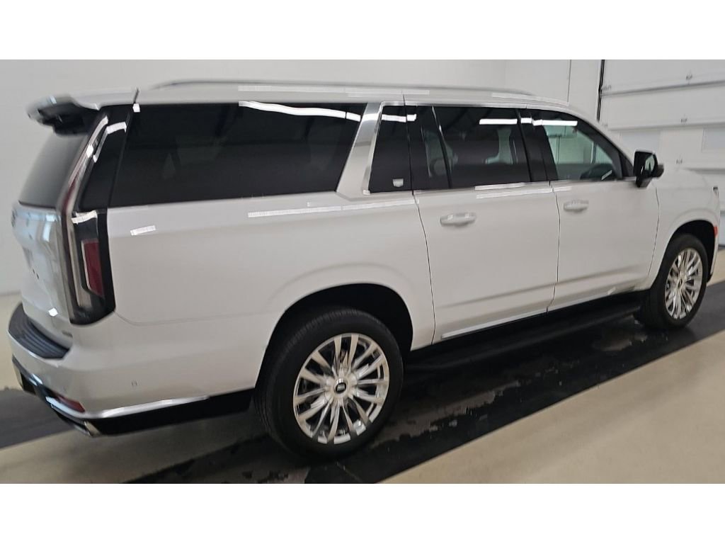 Used 2024 Cadillac Escalade ESV Premium Luxury w/ LPO, Floor Liner Package AWD/4WD image 4