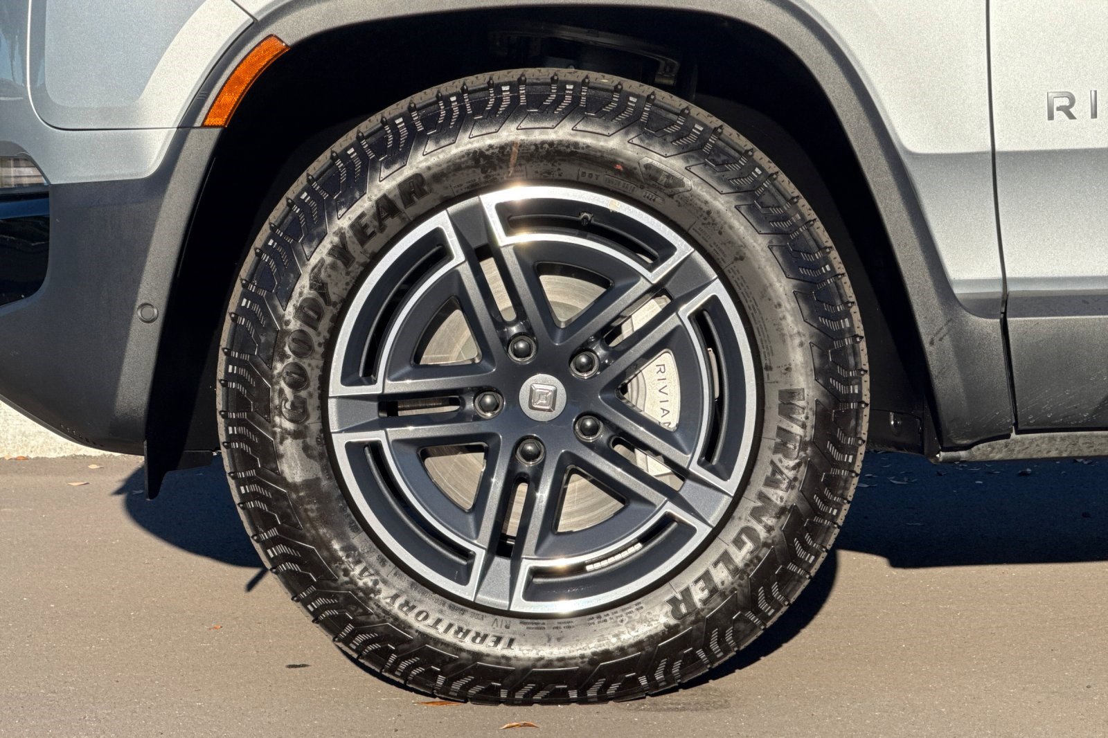 Used 2025 Rivian R1T Adventure image 34