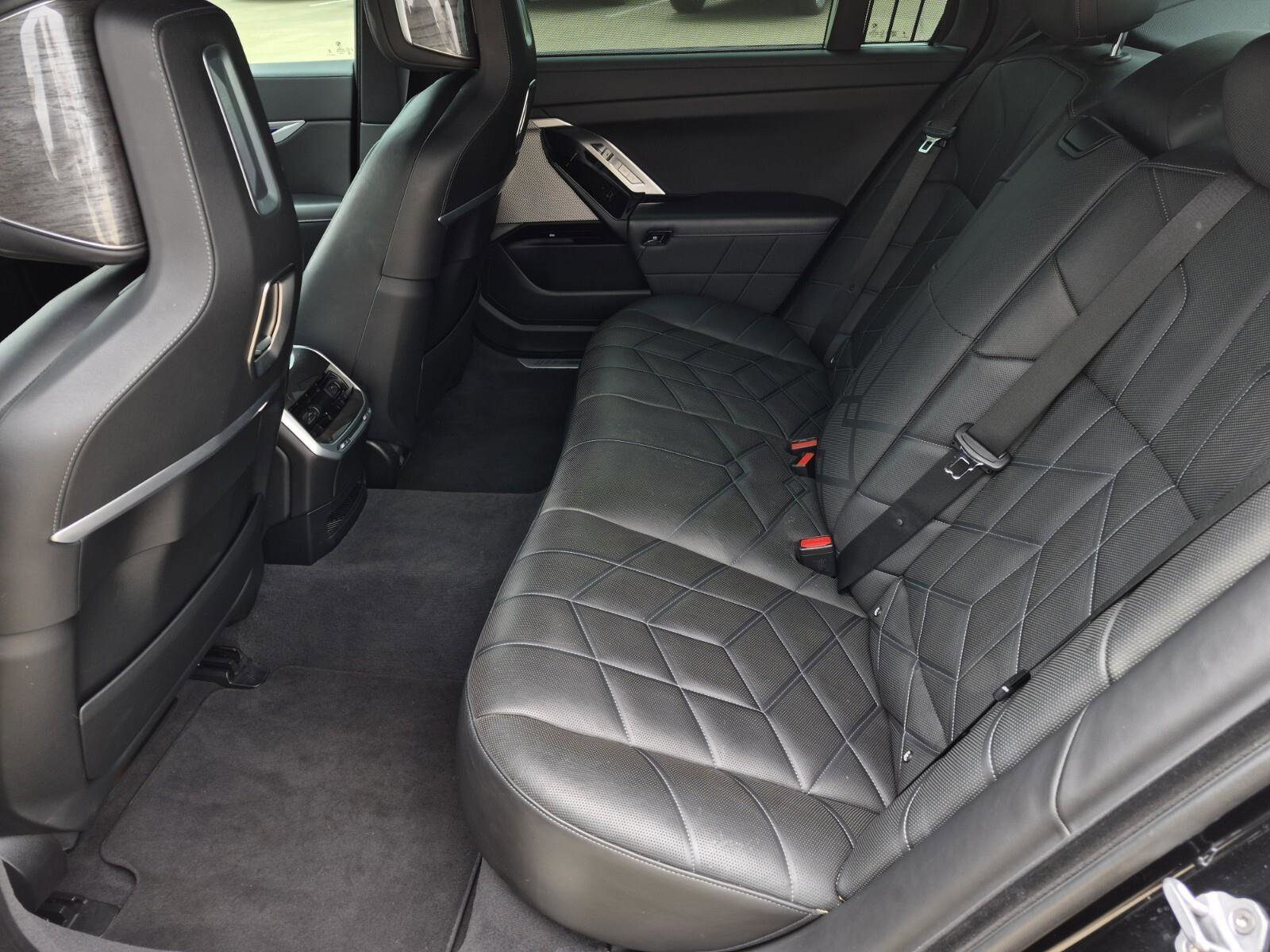 Certified 2024 BMW 740i RWD image 15