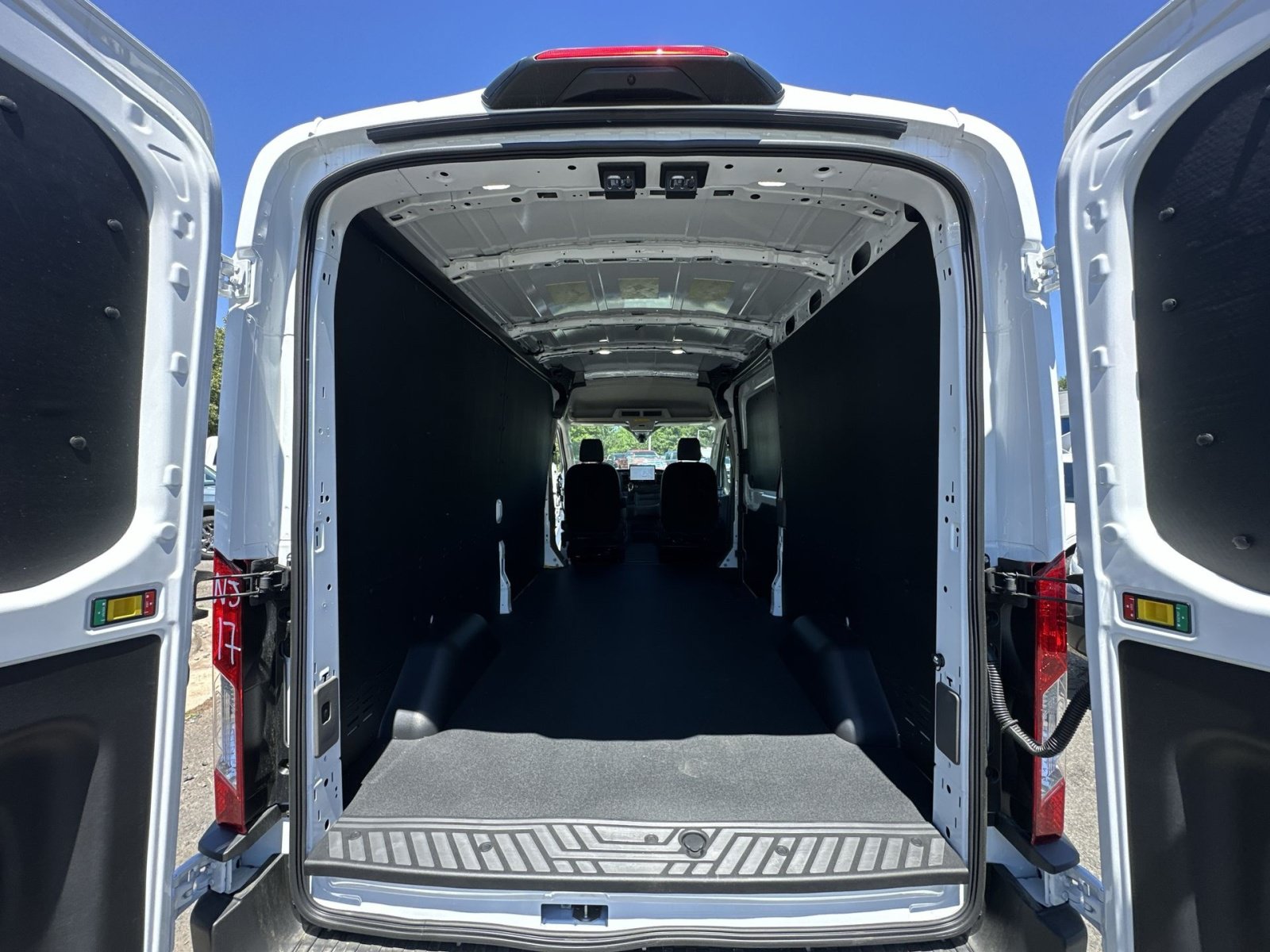 New 2026 Ford Transit 250 148 Medium Roof w/ Load Area Protection Package RWD image 31